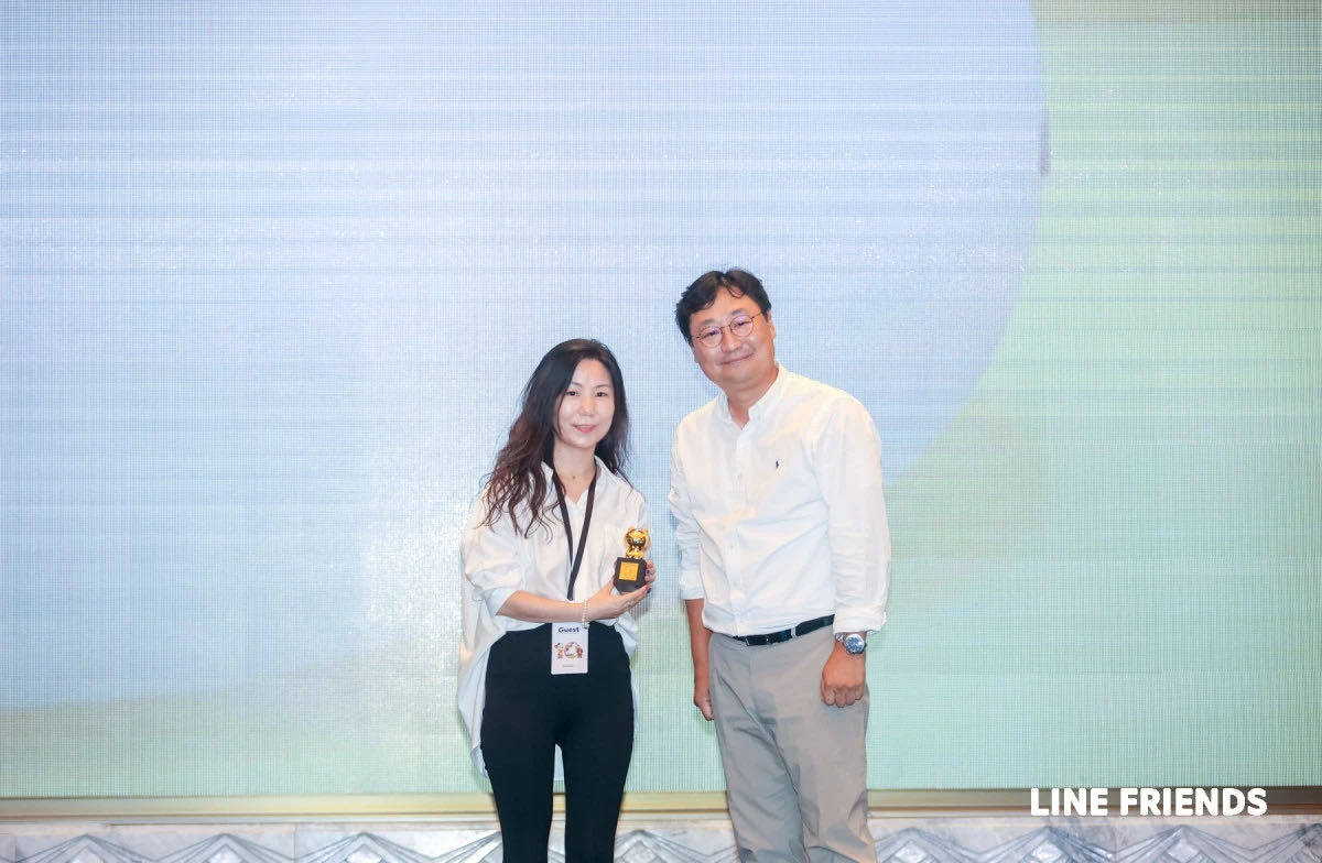 球信网喜提LINE FRIENDS「2021年度最具潜力授权商奖」!